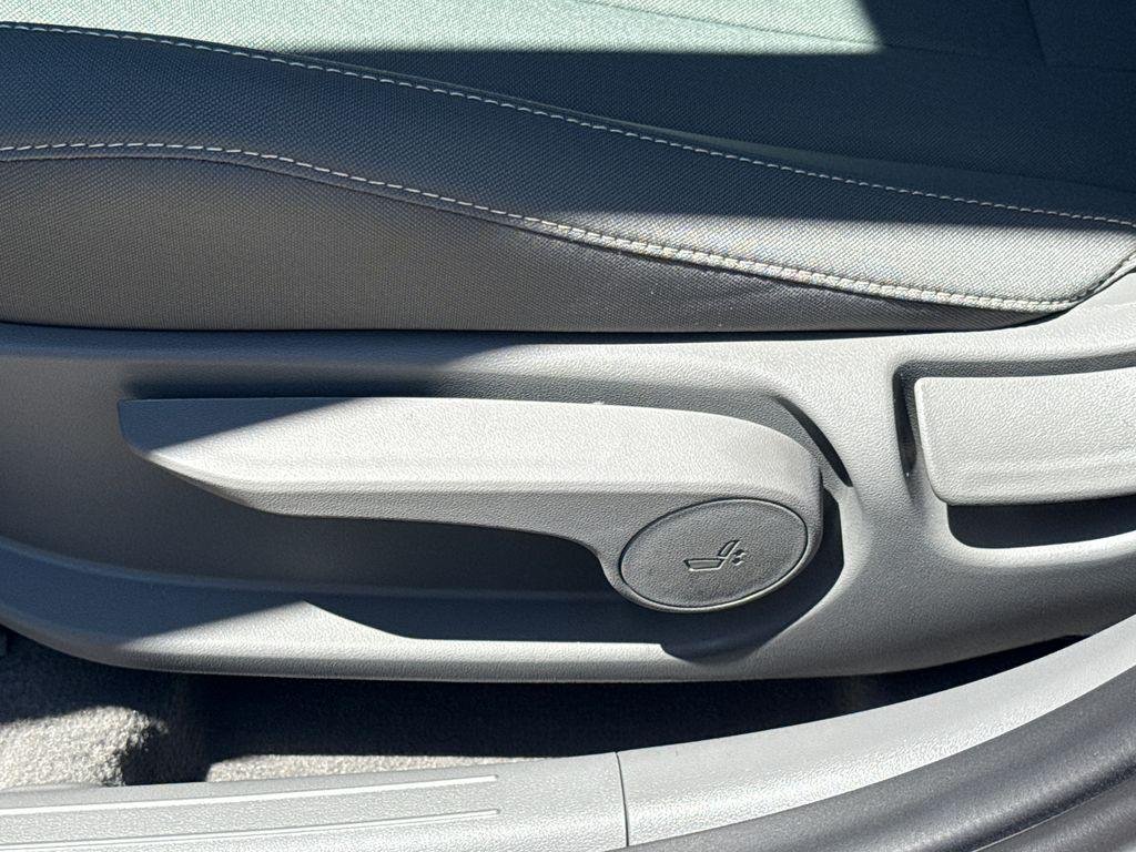 New 2026 White Hyundai SEL Sport image 19