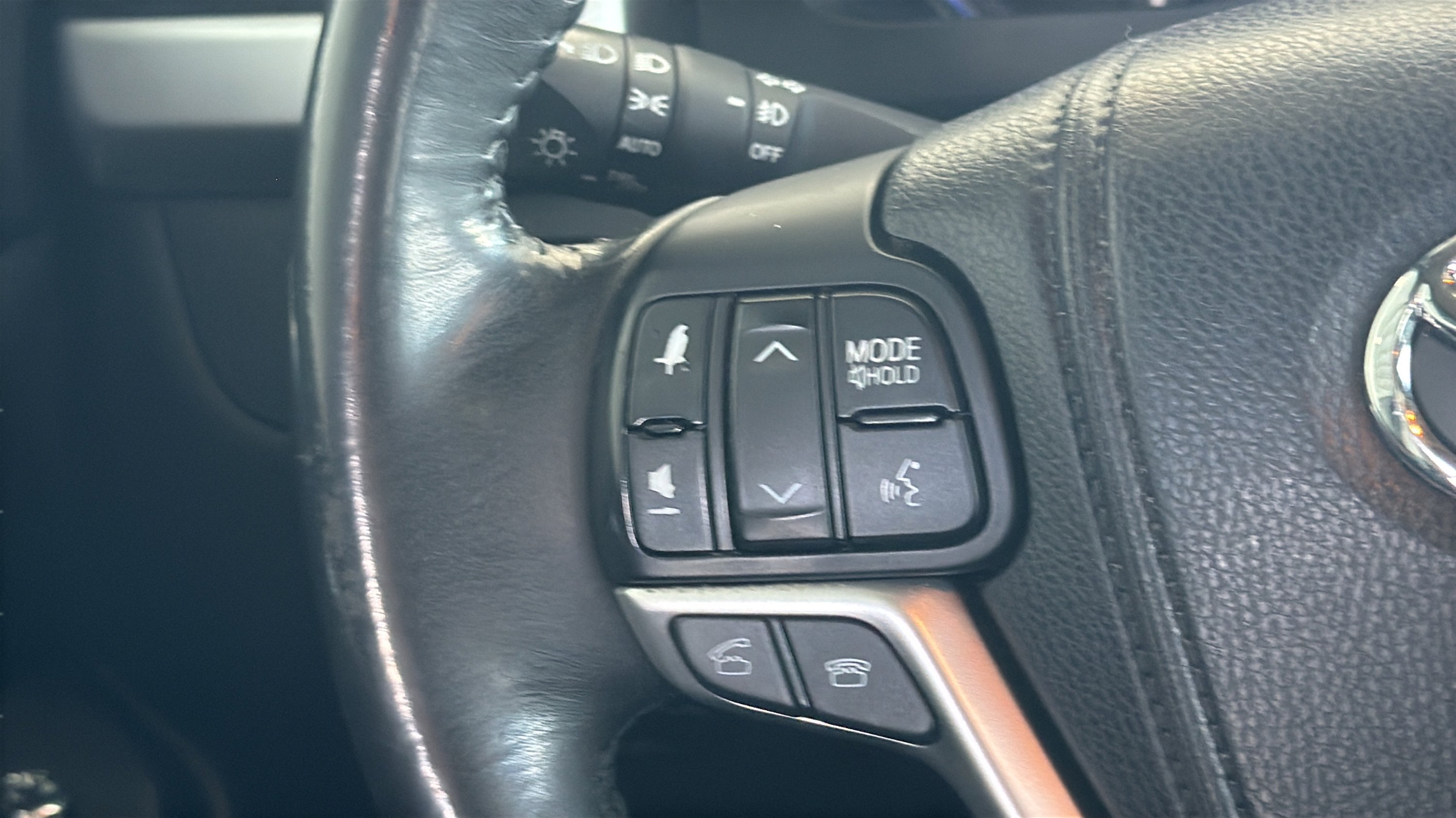 Used 2014 Attitude Black Metallic Toyota XLE image 29