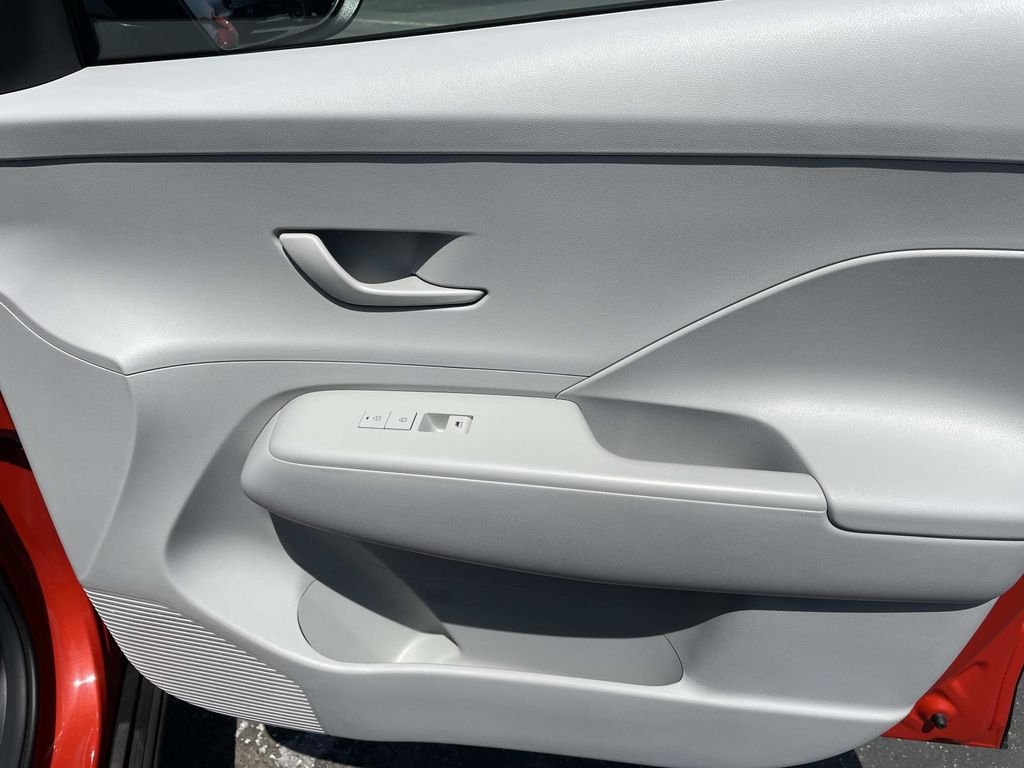 2025 Hyundai Kona SE - Photo 24