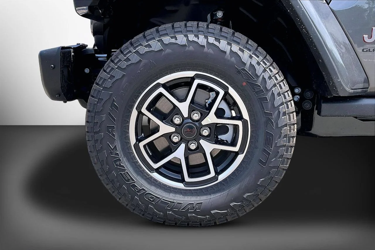 New 2026 Granite Crystal Metallic Clearcoat Jeep Rubicon X image 31