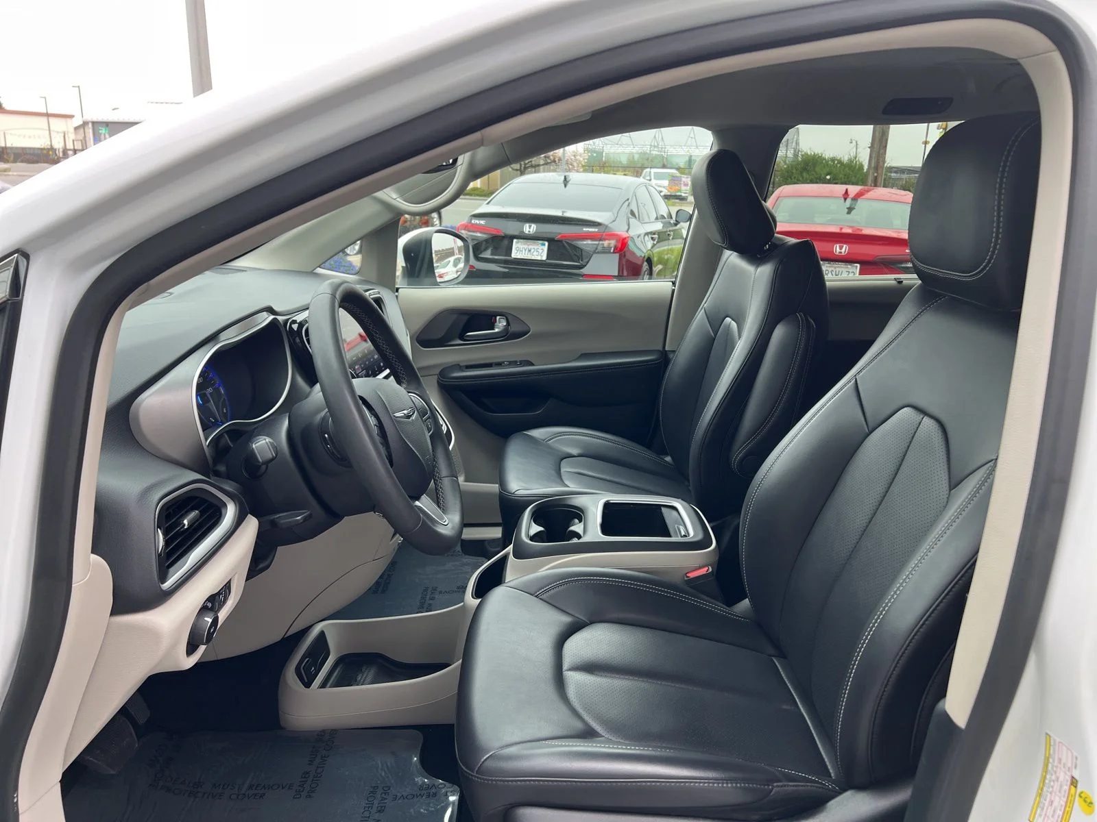 Used 2023 White Chrysler Touring L image 10