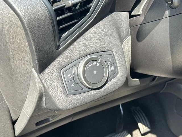 Used 2019 Blue Ford SEL image 18