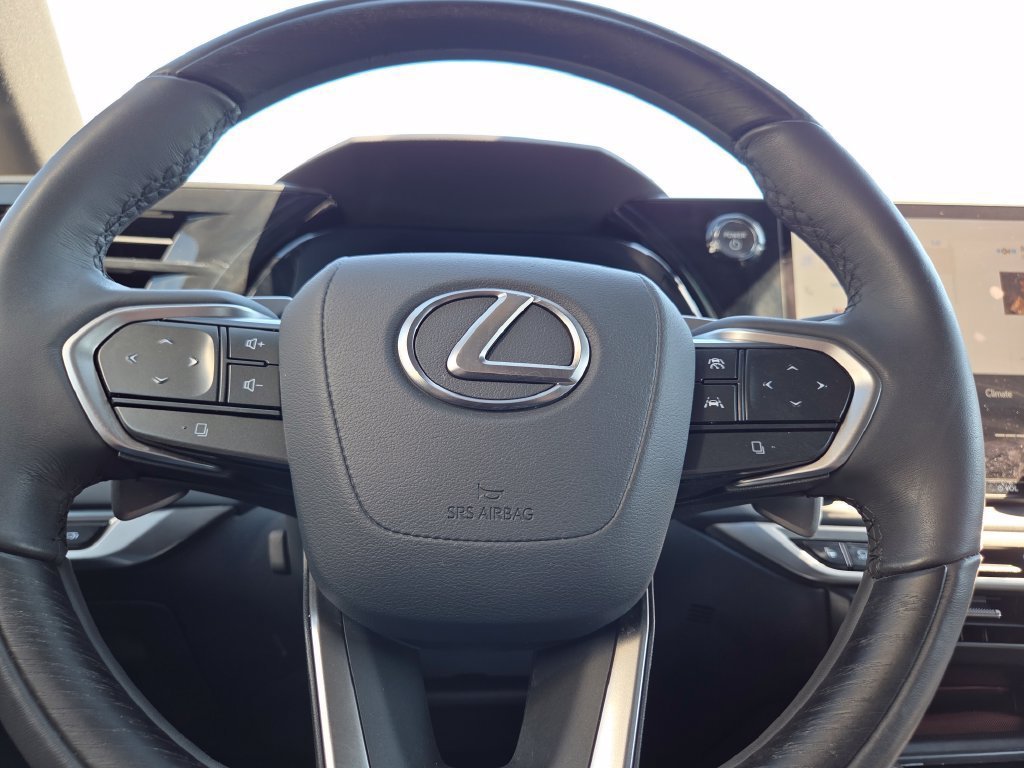 Certified Used 2026 MATADOR RED MICA Lexus 350h Luxury image 41