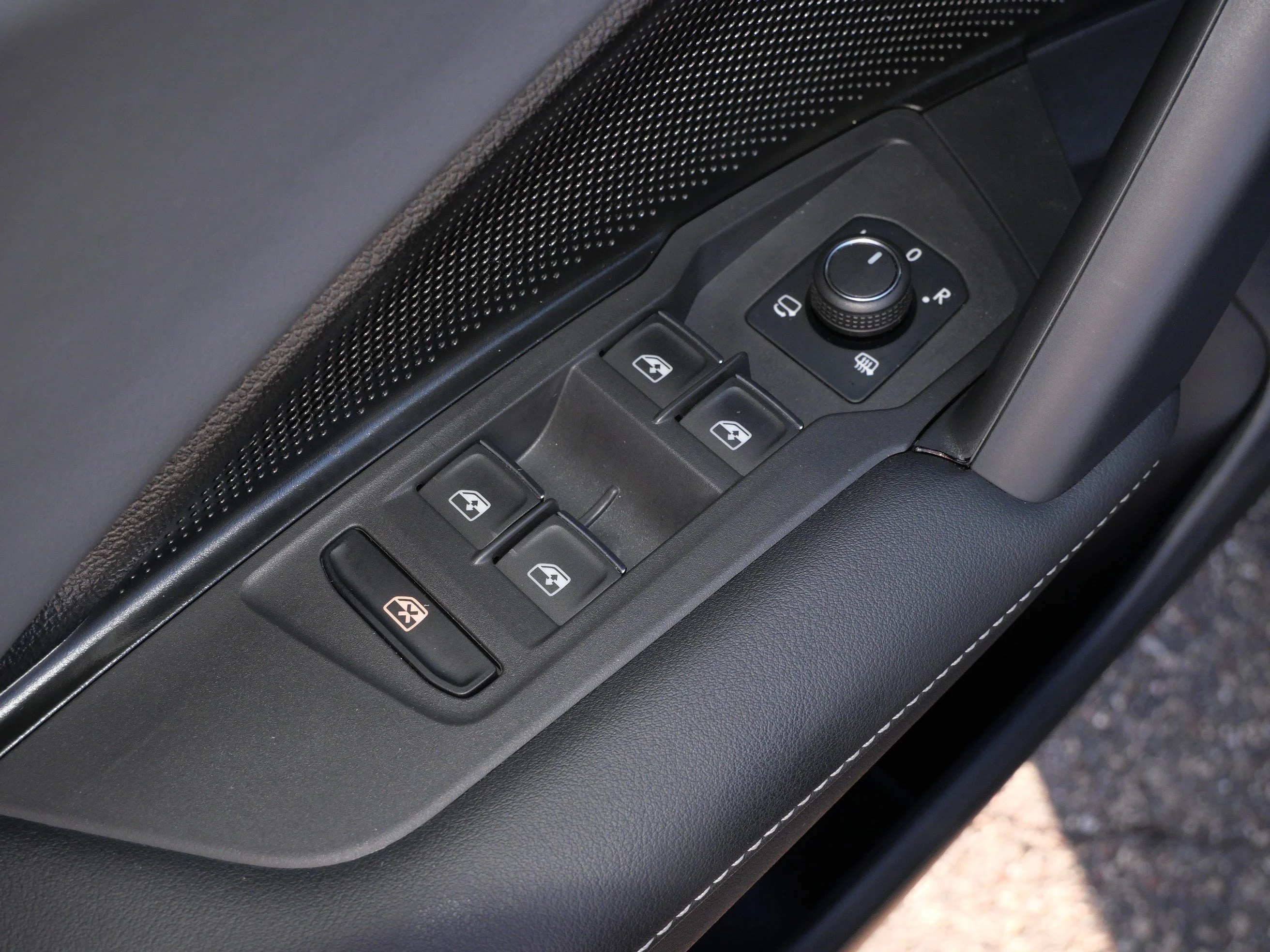 Used 2025 Deep Black Pearl Volkswagen SEL R-Line image 19