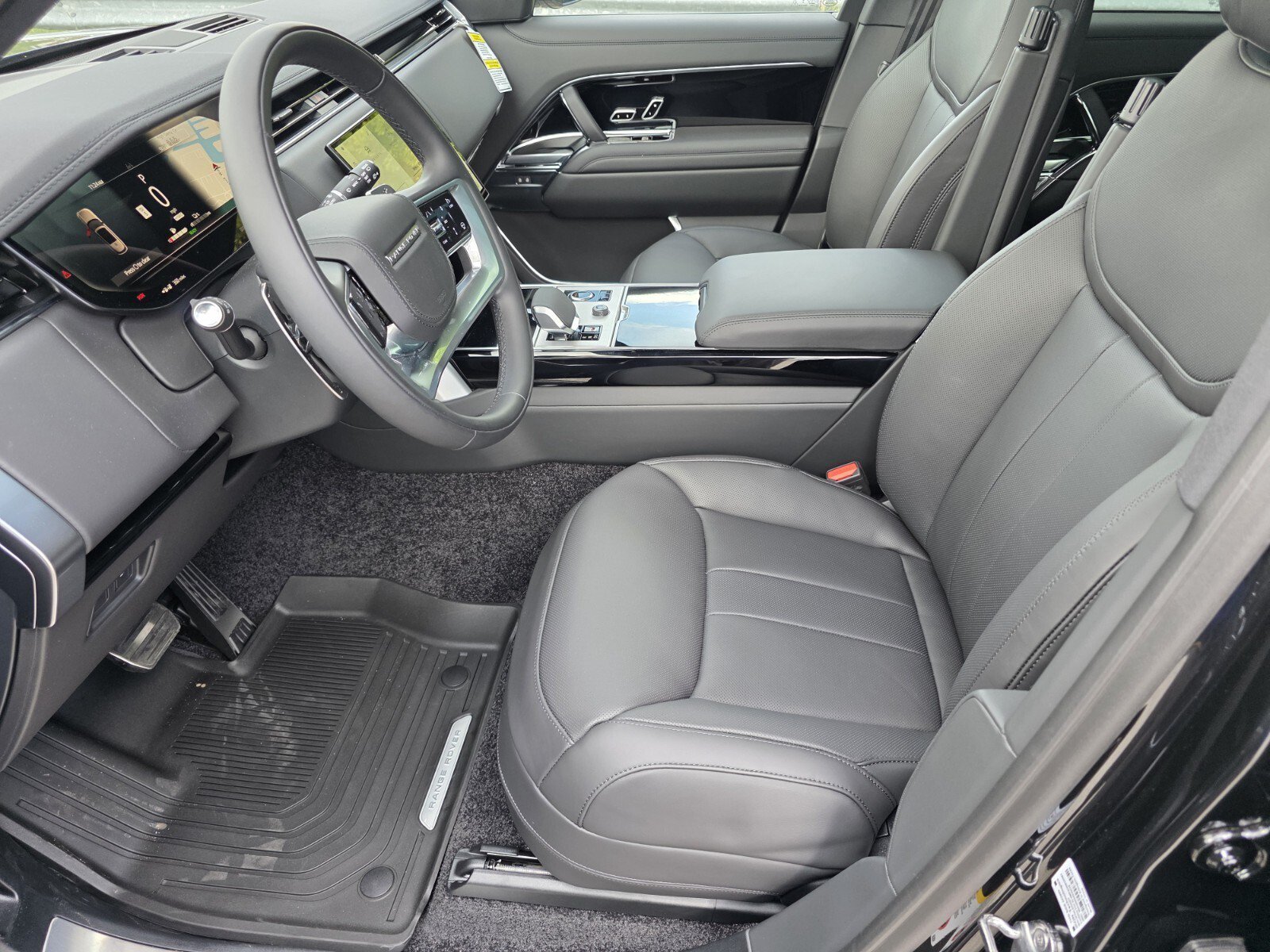New 2027 Santorini Black Land Rover P550e SE image 10