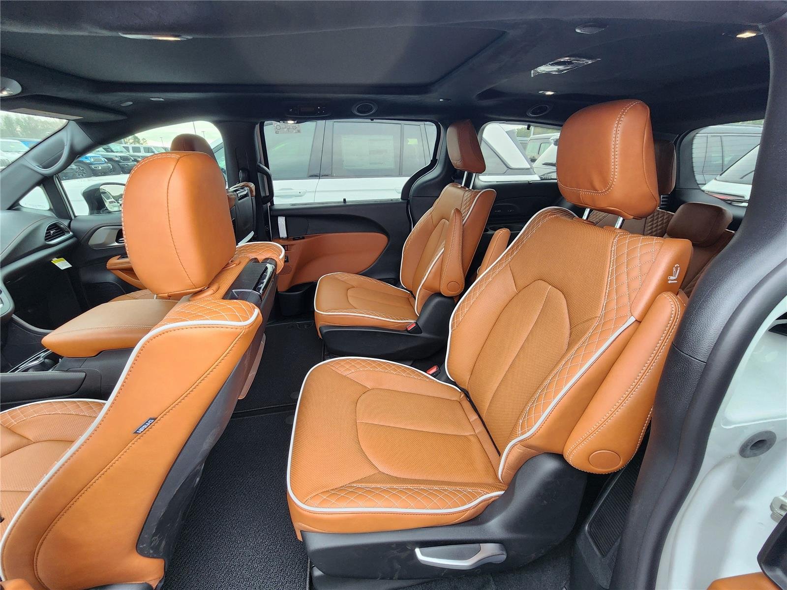 New 2026 Bright White Clear-Coat Exterior Paint Chrysler Pinnacle image 14