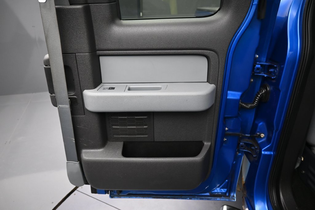 Used 2013 Blue Flame Metallic Ford XLT image 22