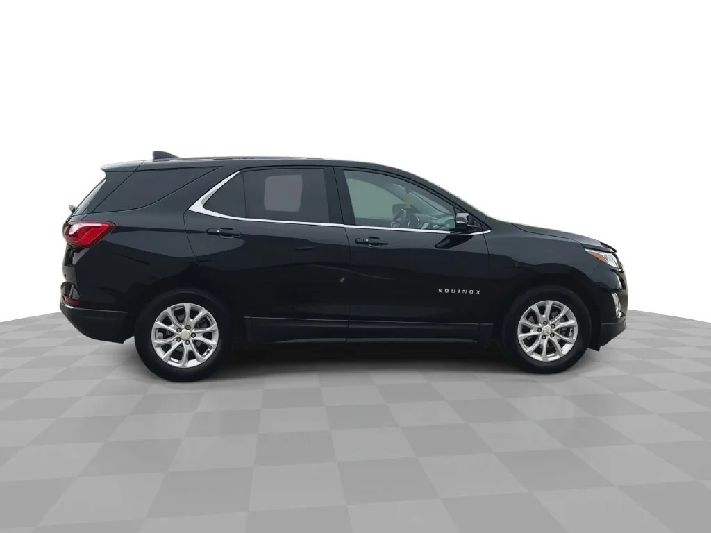 Used 2019 MOSAIC BLACK METALLIC Chevrolet LT image 9