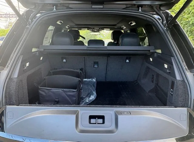 New 2026 Santorini Black Land Rover SE image 41