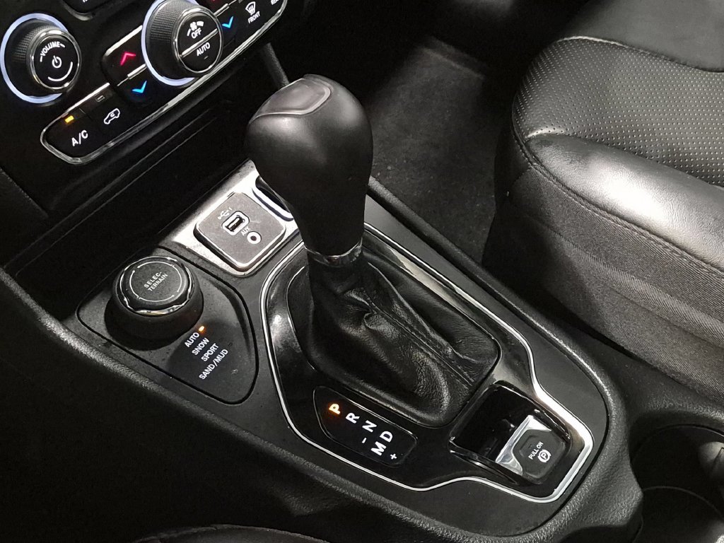 Used 2023 Gray Jeep Altitude image 16