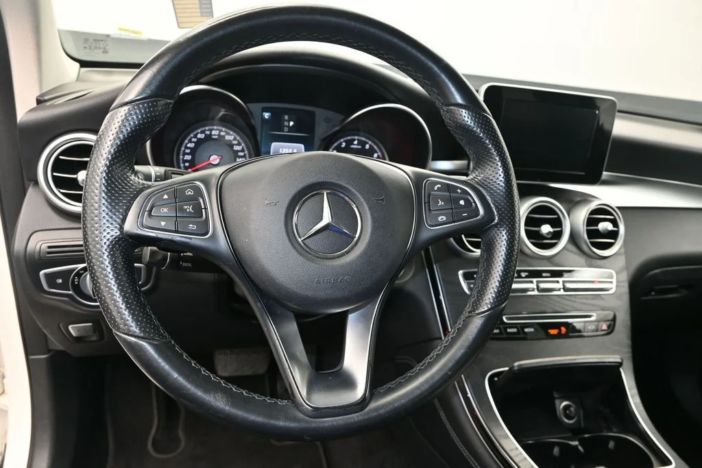 Used 2016  Mercedes-Benz GLC 300 image 19