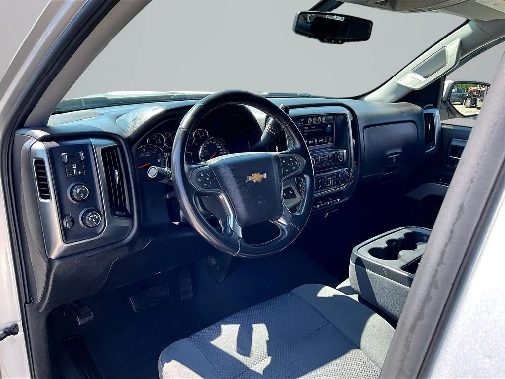 Used 2019 Silver Chevrolet LT image 15
