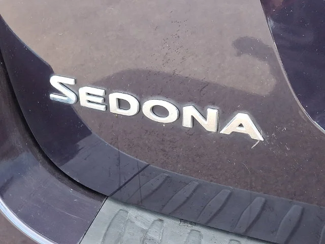Used 2018 Blue Kia LX image 31