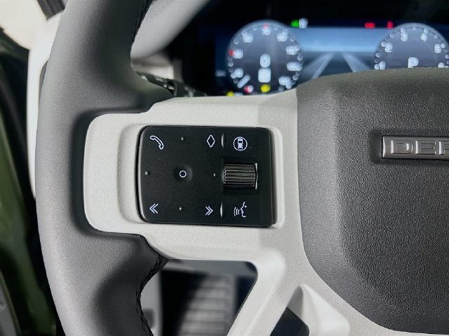 Used 2026 Green Land Rover S image 9