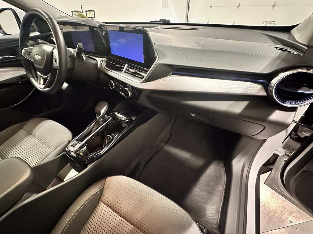 Used 2024 White Chevrolet LT image 25