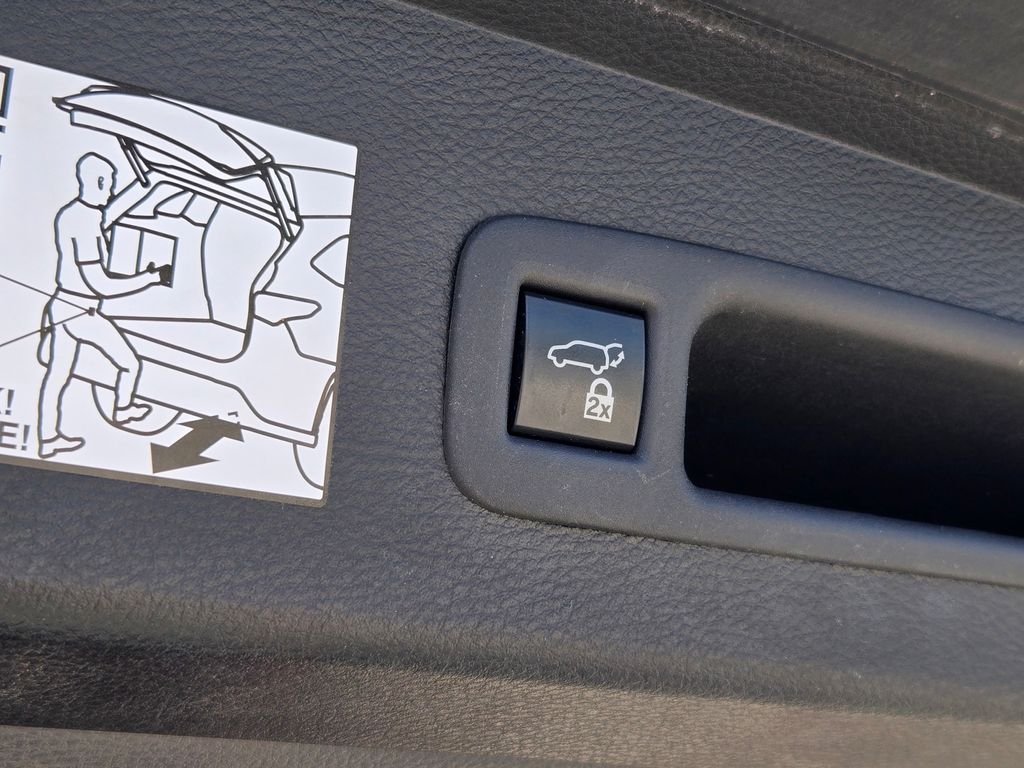 2023 Toyota Sienna XLE - Photo 23