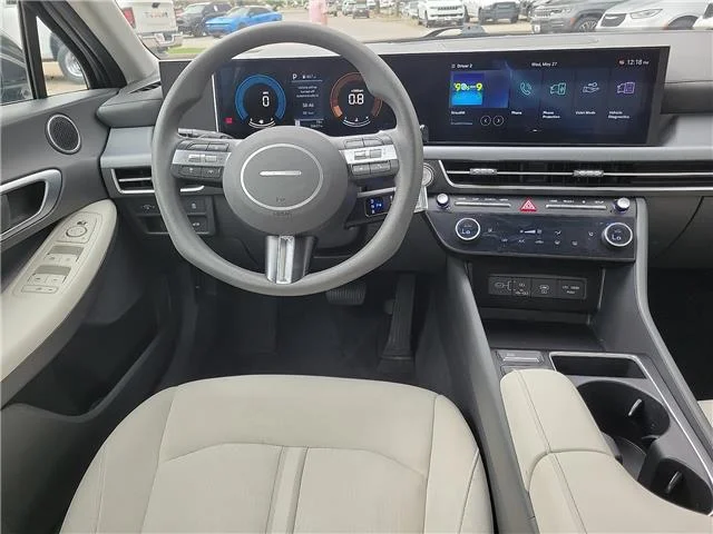 Used 2025 Gray Hyundai SEL Front-Wheel Drive image 10