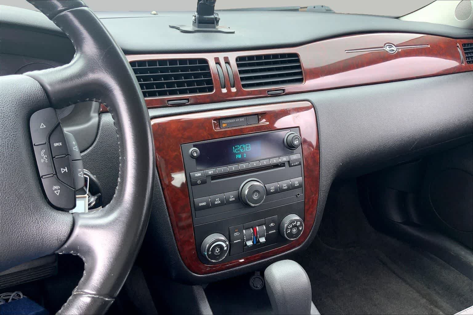 Used 2010 Silver Ice Metallic Chevrolet LT image 6