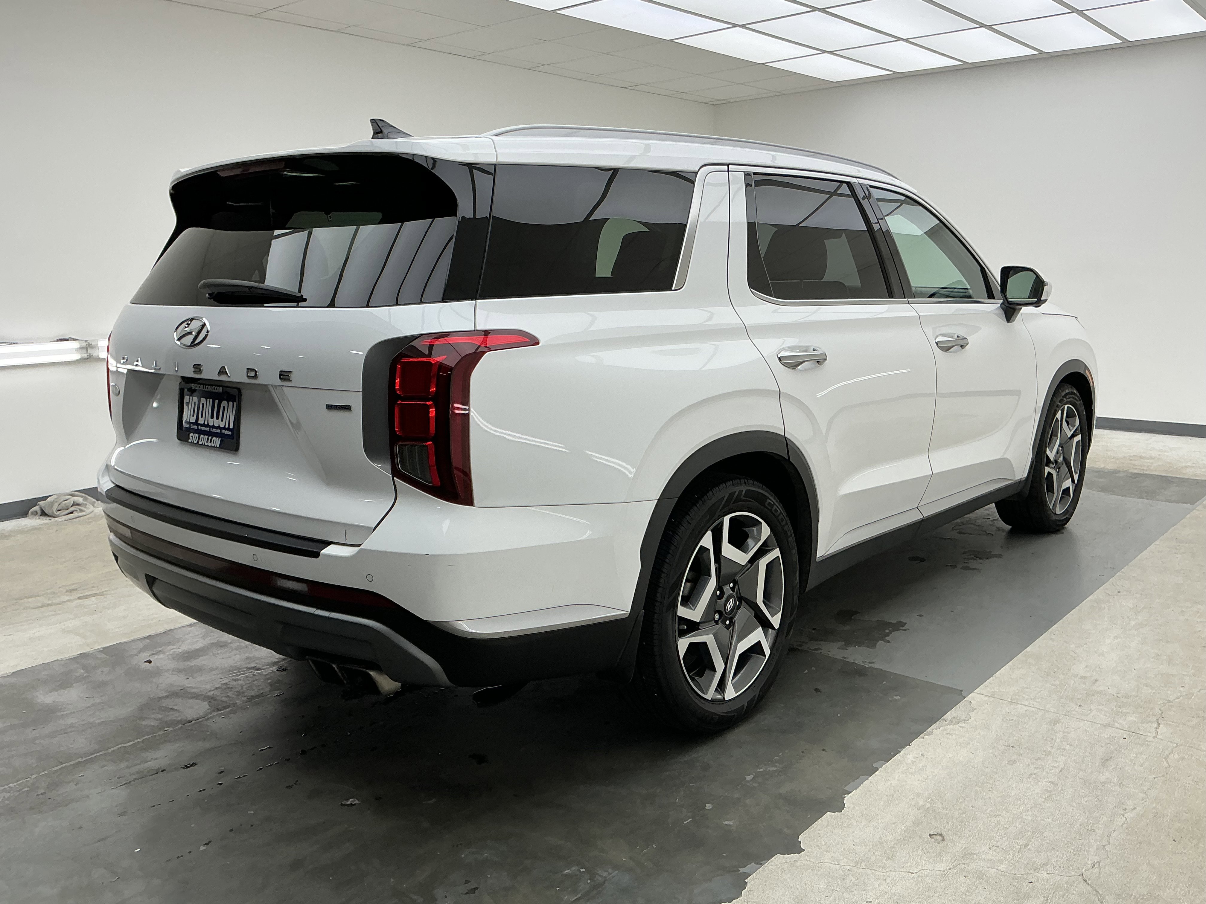 Used 2023 Hyper White Hyundai SEL image 4