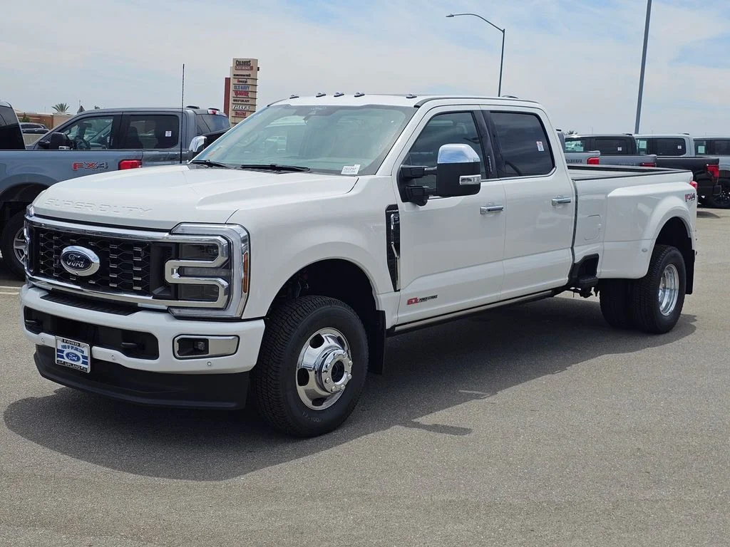 New 2026 Star White Metallic Tri-Coat Ford F-350® Platinum® image 3