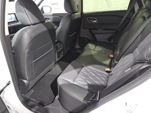 2026 Nissan Rogue Platinum - Photo 13