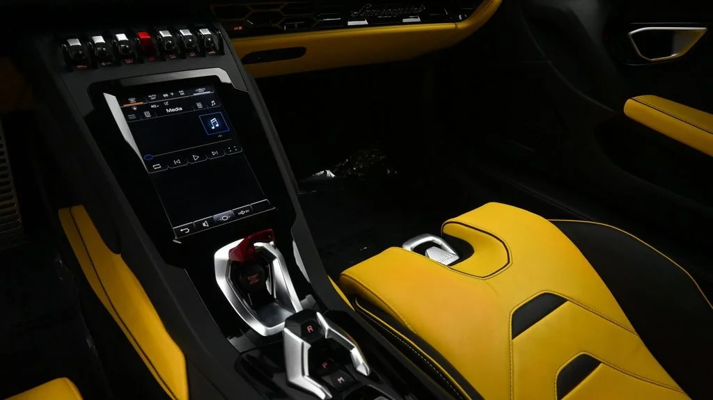 Used 2022  Lamborghini Base image 7