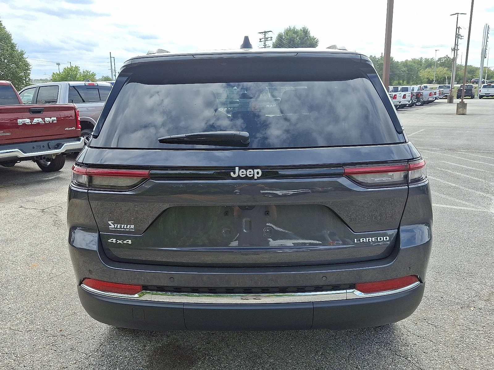 New 2025 Baltic Gray Metallic Clear-Coat Exterior Paint Jeep Laredo X image 7