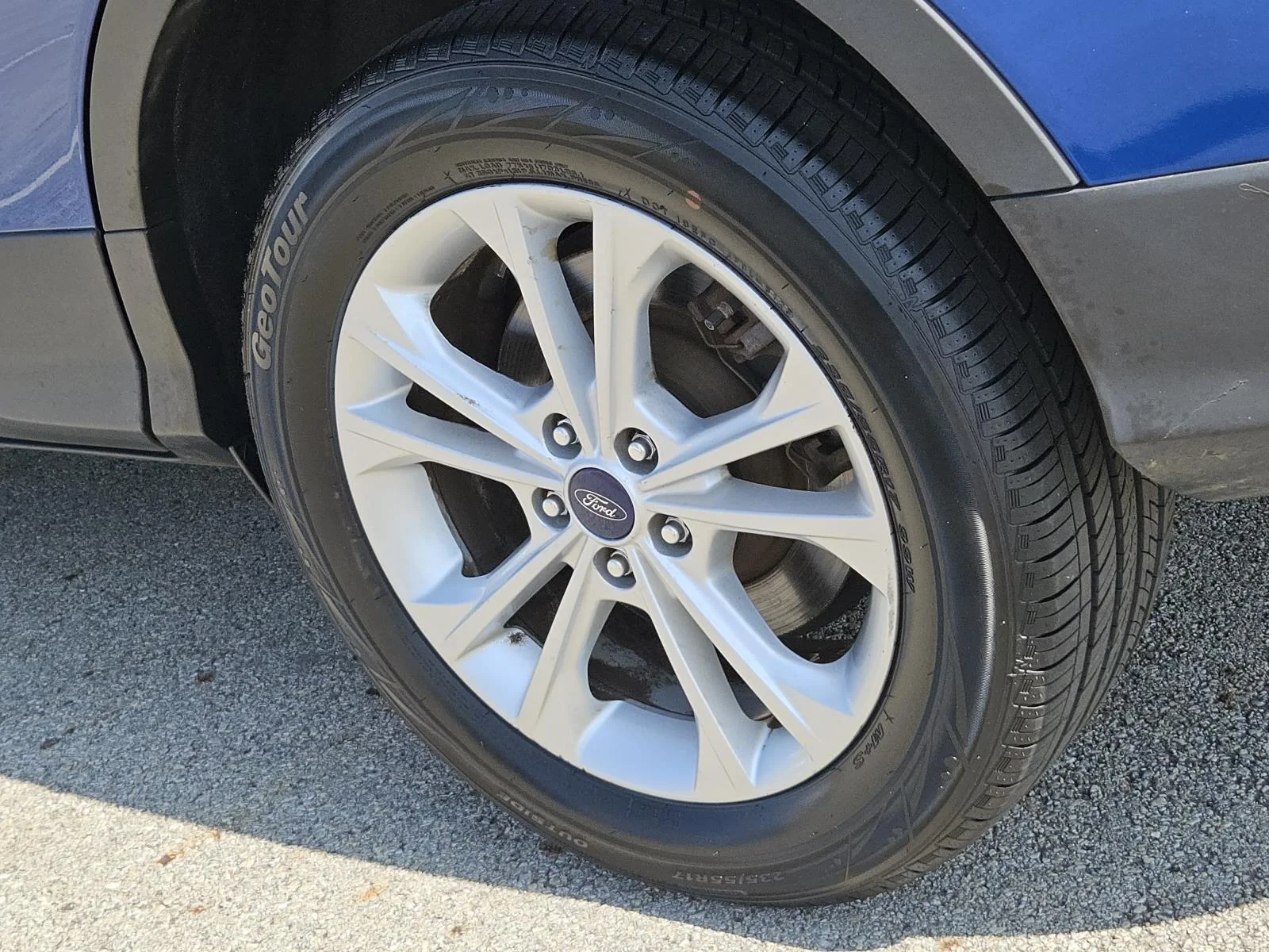 Used 2017 Lightning Blue Metallic Ford SE FWD image 7