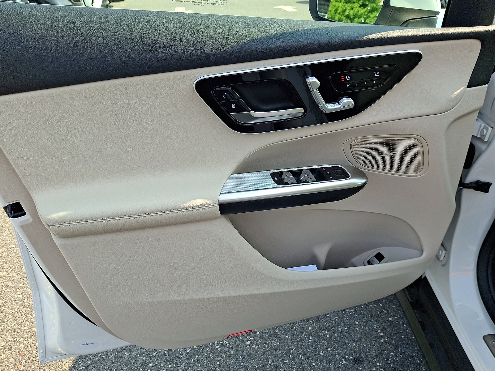 New 2026 Polar White Mercedes-Benz GLC 300 image 7