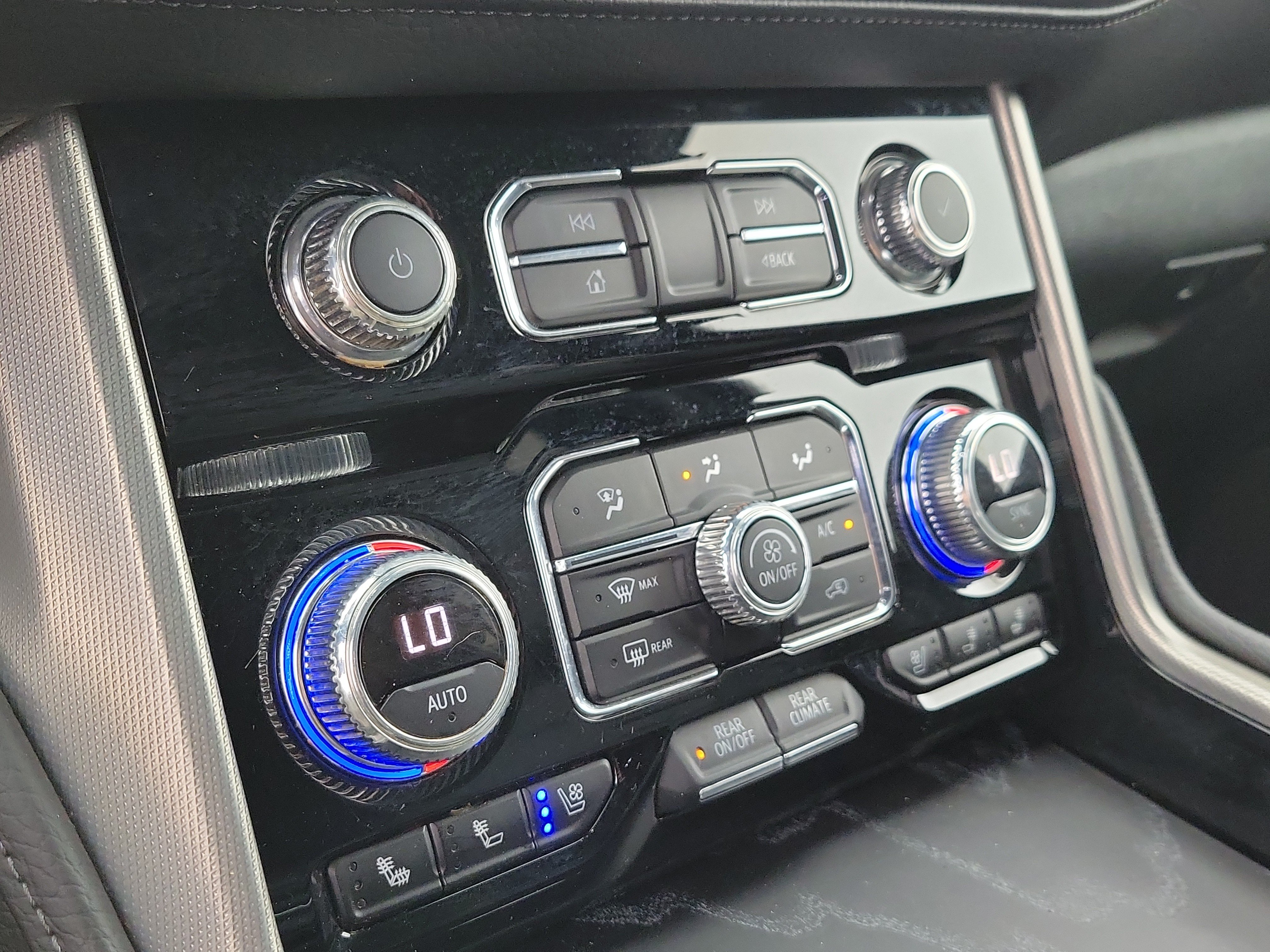 Used 2023 Onyx Black GMC Denali image 31