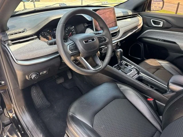 Used 2023 Black Jeep Latitude image 36