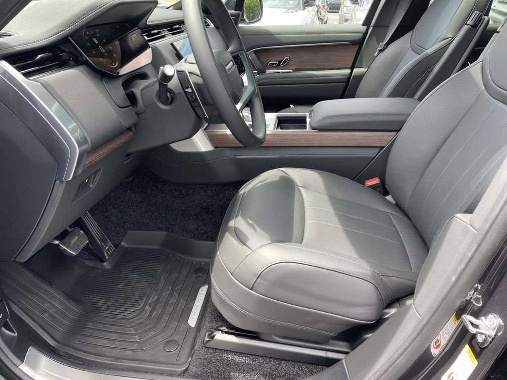 New 2026 Carpathian Grey Land Rover SE image 14