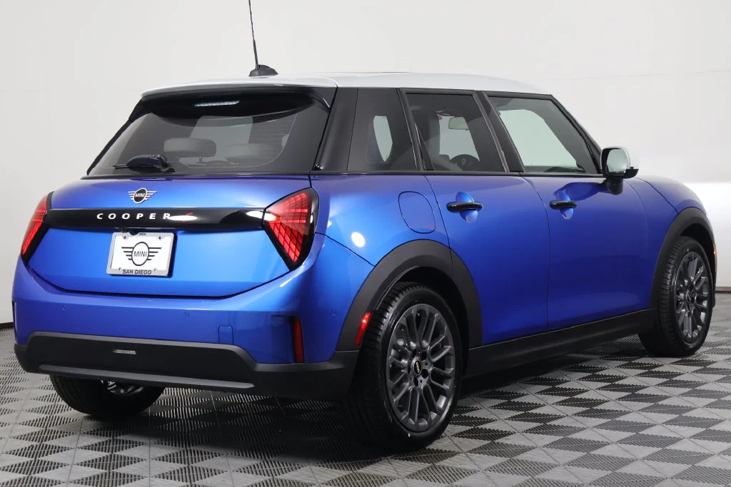 New 2027 Icy Sunshine Blue Metallic MINI Iconic image 2
