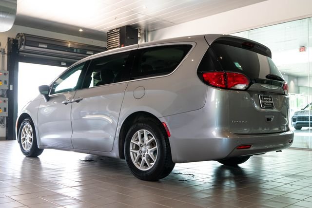 Used 2017 Silver Chrysler Touring image 6