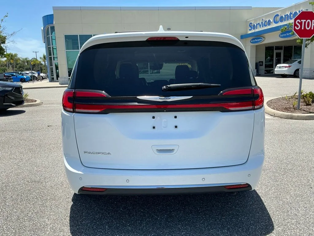 Used 2021 White Chrysler Touring L image 5