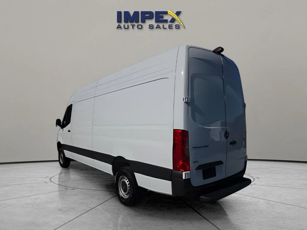 Used 2025 White Mercedes-Benz Cargo 170 WB image 3