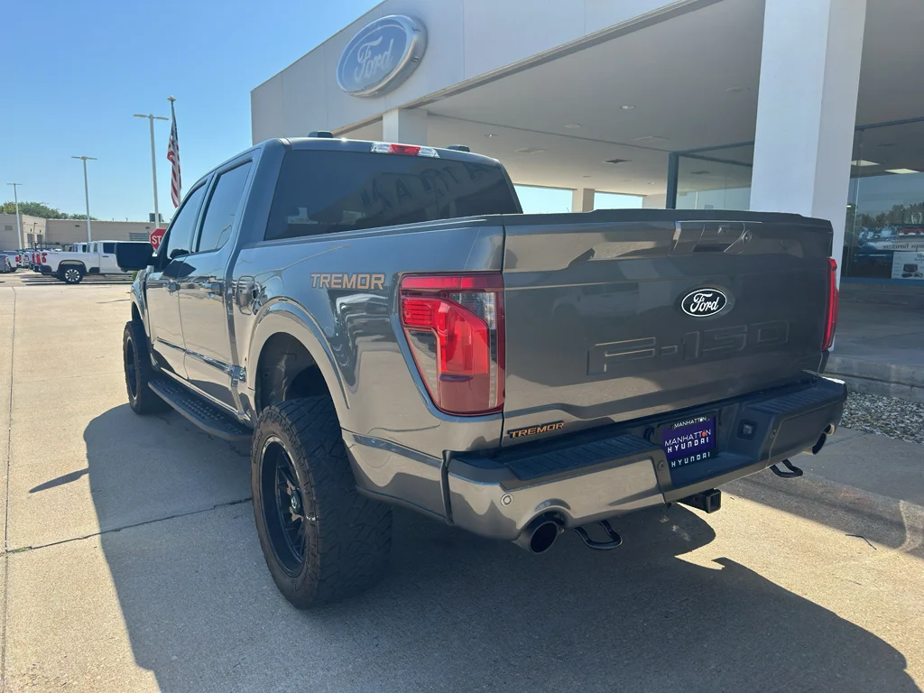 Used 2025  Ford Tremor image 10