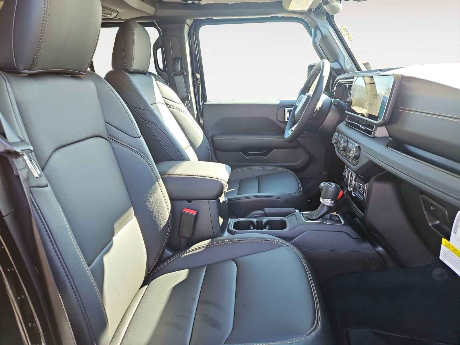 2025 Jeep Wrangler 4-Door Sahara - Photo 15