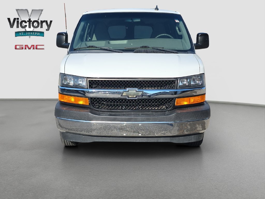 Used 2017 Chevrolet Express Passenger LS with VIN 1GAWGFFG5H1333631 for sale in Kansas City