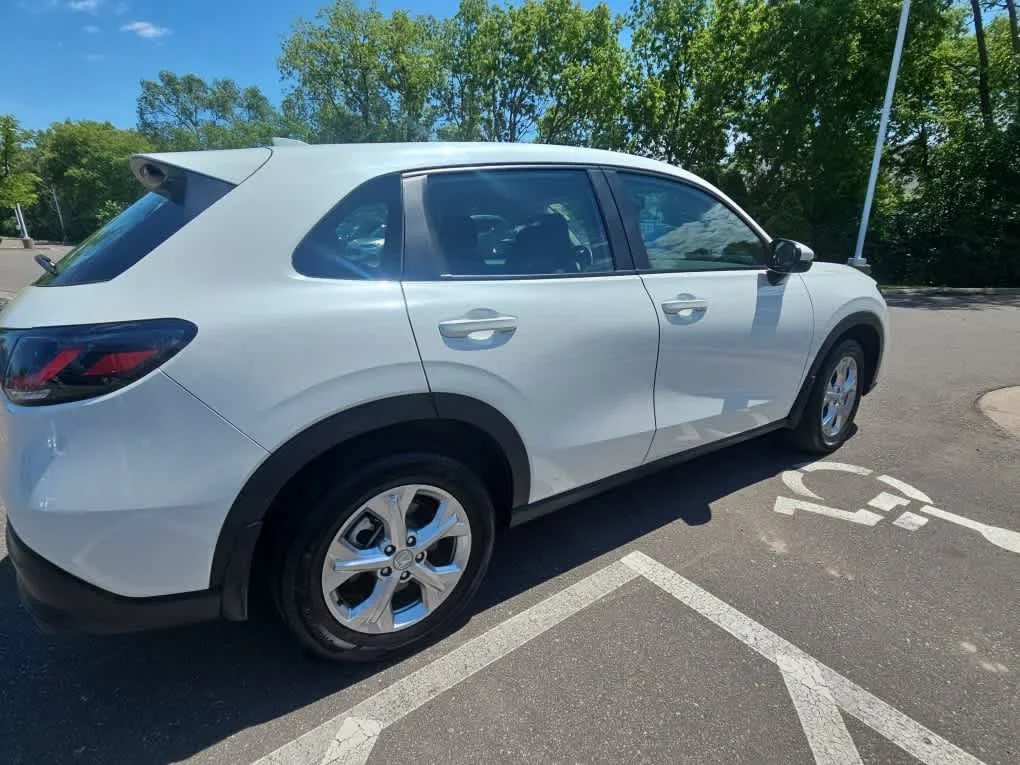 Certified Used 2023 Platinum White Pearl Honda LX image 4