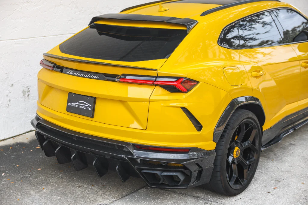 Used 2019 Yellow Lamborghini Base image 9