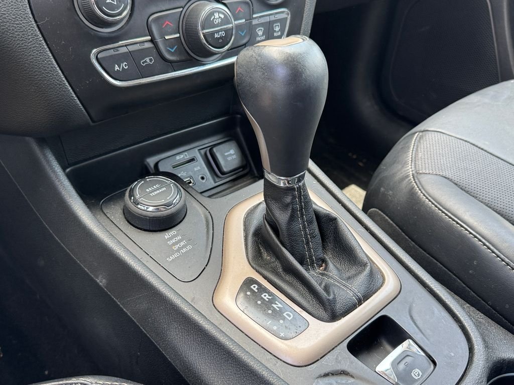 Used 2014 White Jeep Limited image 11