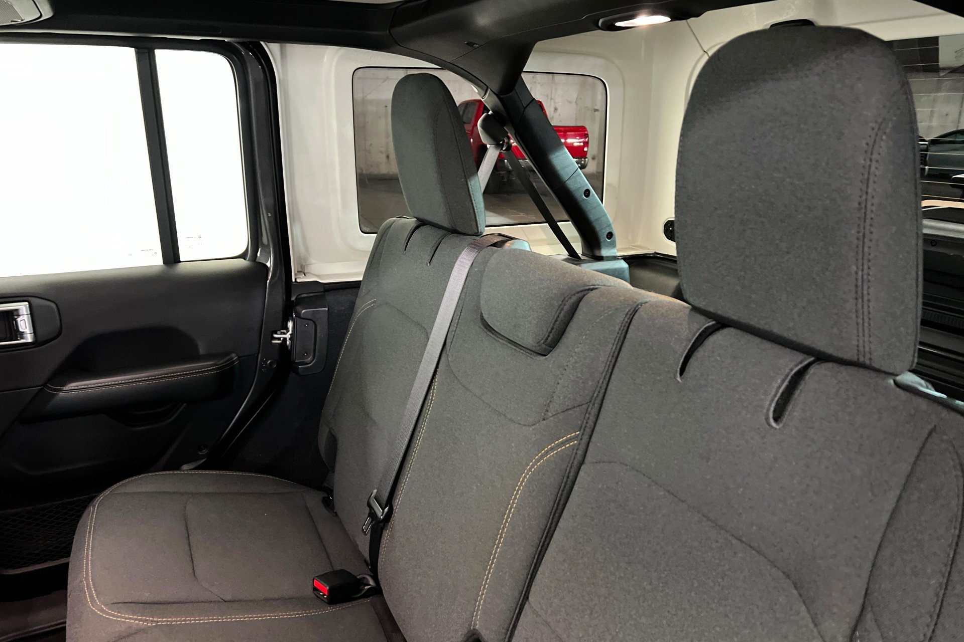 Used 2025 Granite Crystal Metallic Clearcoat Jeep Sahara image 21