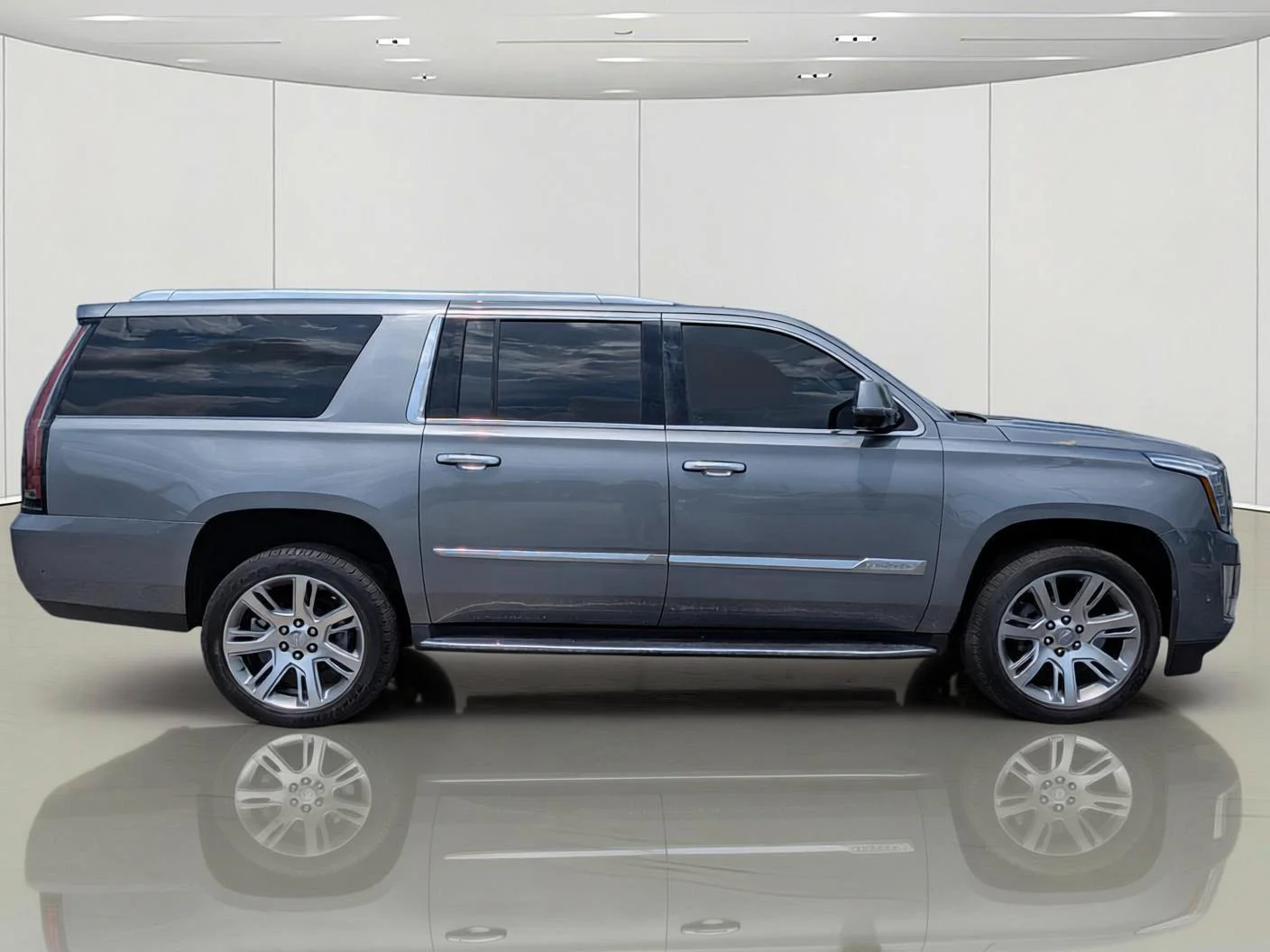 Used 2018 Gray Cadillac Luxury image 5