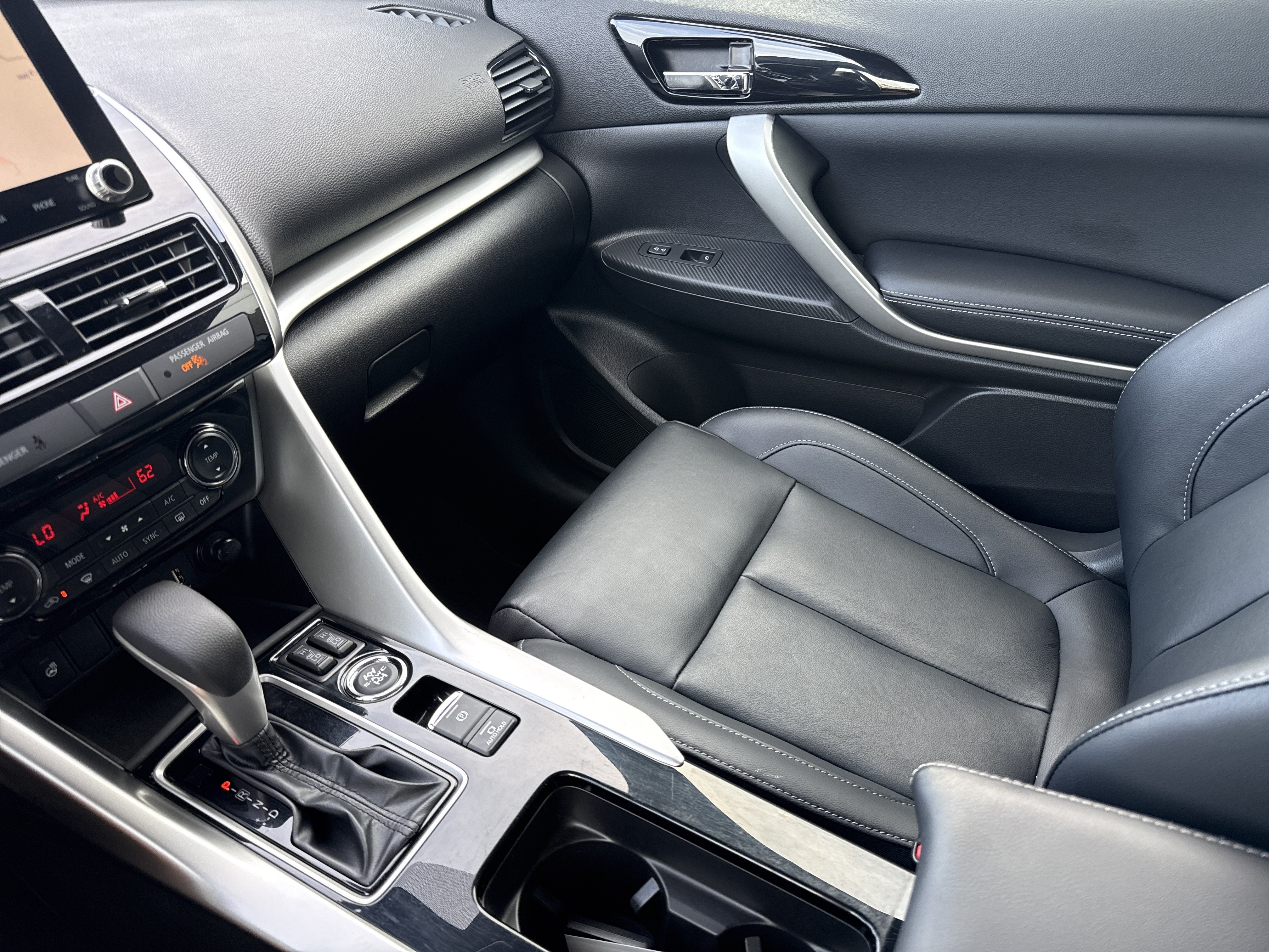 Used 2022  Mitsubishi SE image 24
