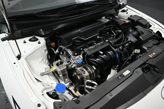 Used 2025 White Hyundai SEL Convenience image 40