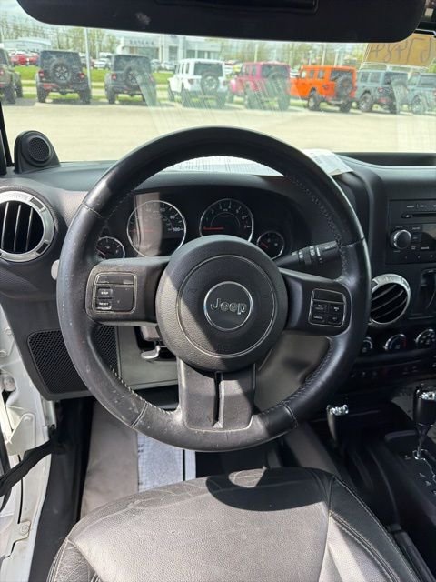 Used 2013 White Jeep Sahara image 11