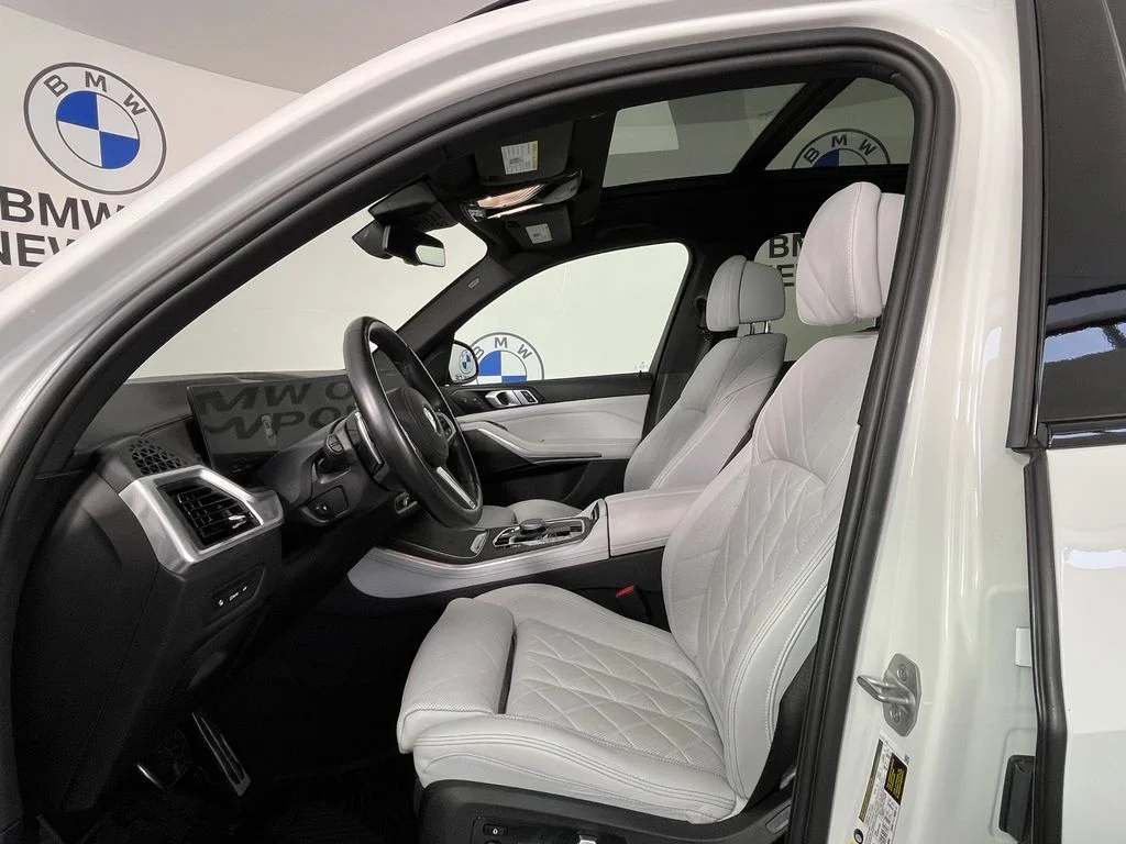 Used 2024 White BMW xDrive40i image 21