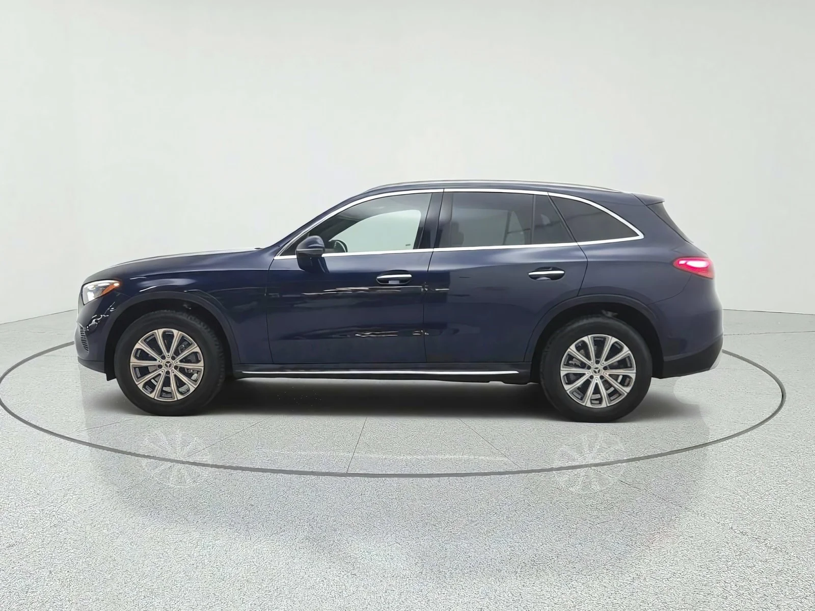 Used 2024 Nautical Blue Metallic Mercedes-Benz GLC 300 4MATIC® SUV image 8