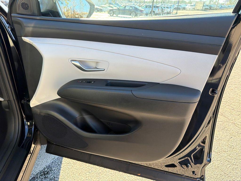 New 2026 Black Hyundai SE FWD image 14